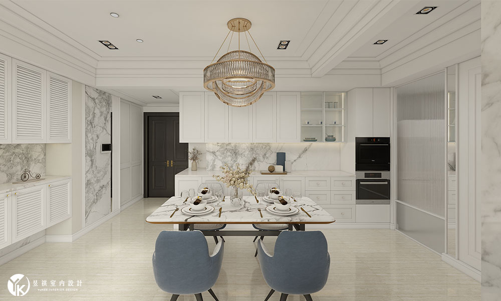 餐廳以大理石餐桌搭配吊燈設計，營造溫馨優雅的用餐空間。